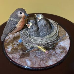 Birds in a nest with pencils and artist brush plays music